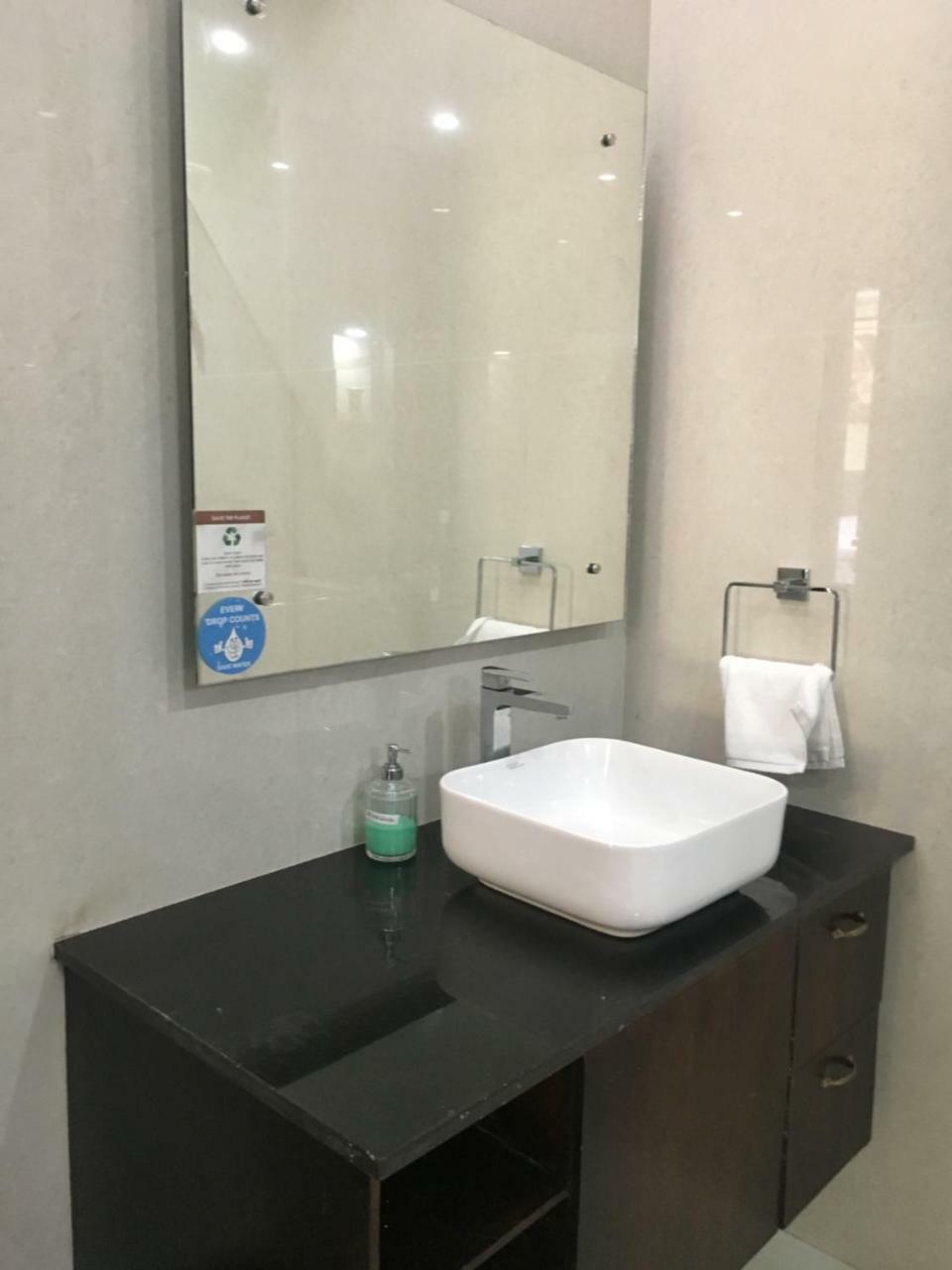 קוטאגירי Silvertip Cafe & Homestay מראה חיצוני תמונה