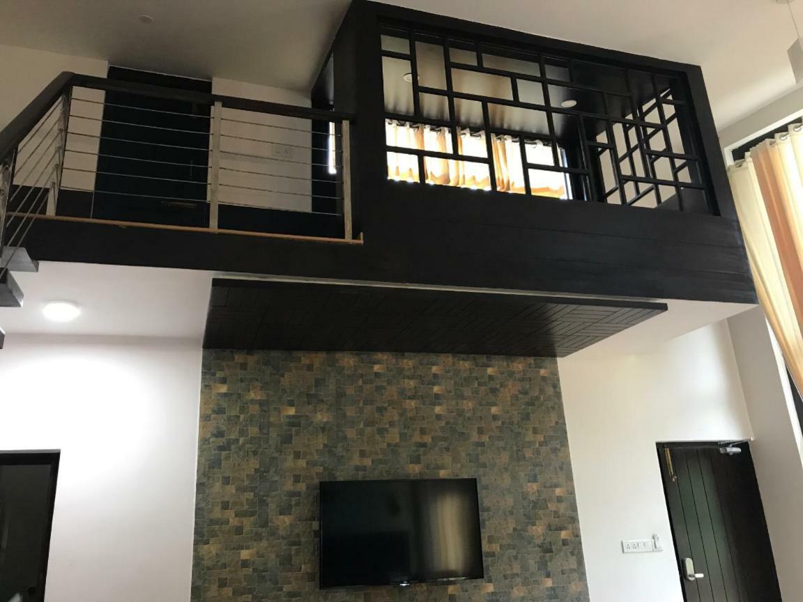 קוטאגירי Silvertip Cafe & Homestay מראה חיצוני תמונה